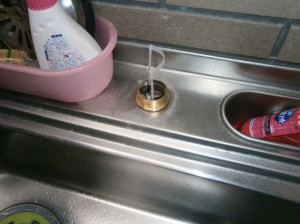 清須市 キッチン水栓 施工中