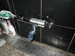 名古屋市中村区 浴室水栓取替工事 施工中